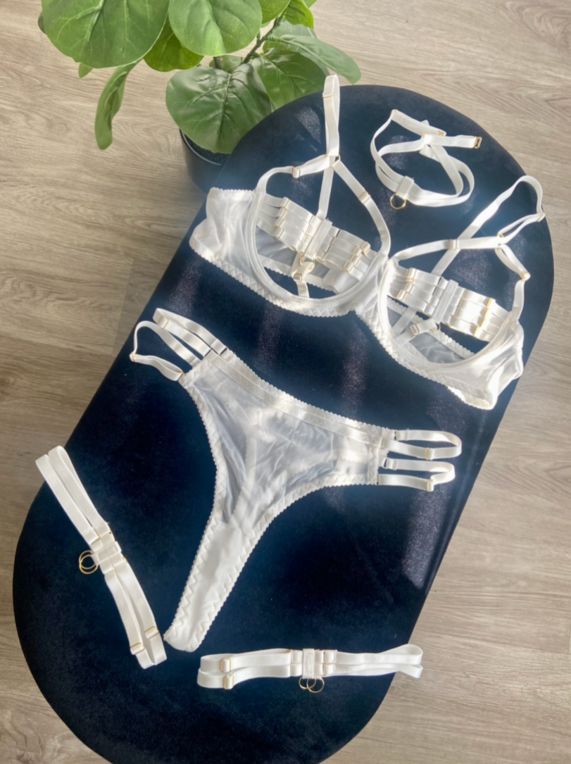 Women's Very Sexy 5 pc Garter Lingerie Set - BaeBekillinem Boutique- satin/ Linen- white