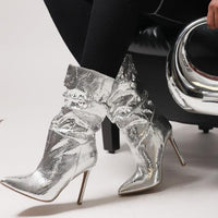 Women's metallic snakeskin boots silver front view — Baebekillinem