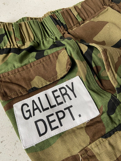 Women's Baggy Camo Cargo Shorts - BaeBekillinem Boutique- Patchwork- Polyester - Green camo- knee length- designer- gallery- dept- camouflage- oversized- hip hop- department