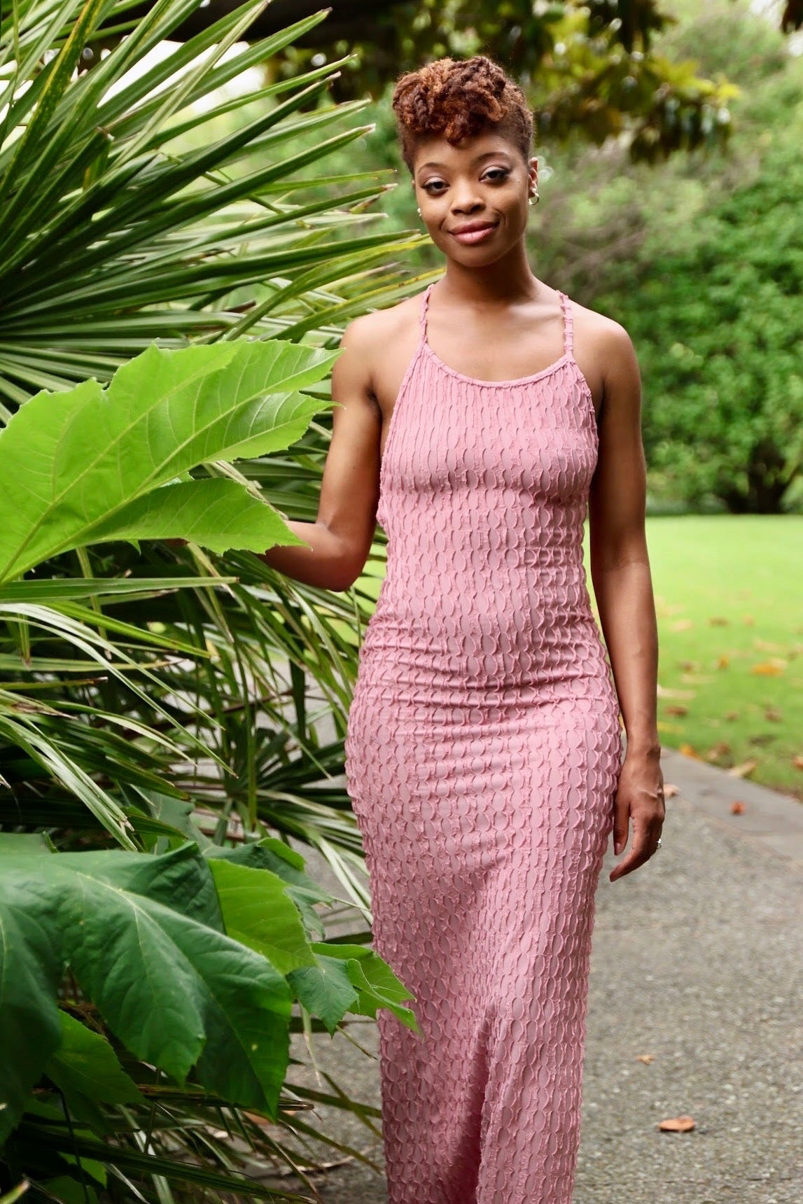 Women's backless maxi crinkle sundress pink front view — Baebekillinem