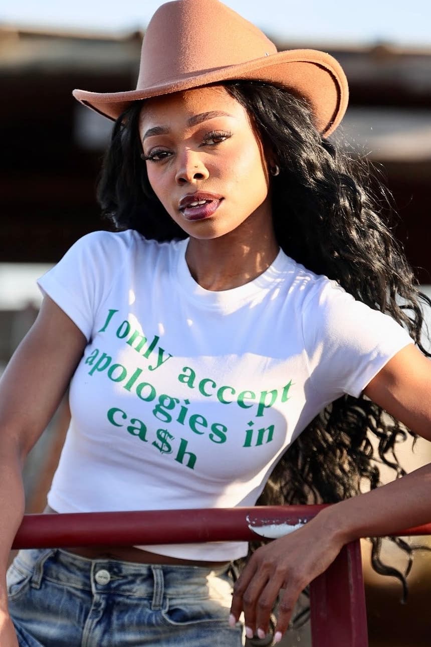Women's Cash Apologies Graphic Crop Top- BaeBekillinem Boutique- Front view
